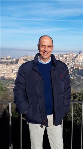 English teacher specialized in certificates