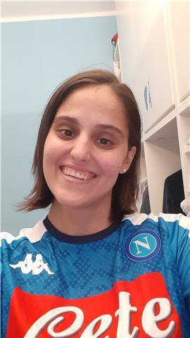 Sono una ragazza che ama suonare e che piacerebbe insegnare anche agli altri