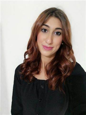 Docente di inglese impartisce lezioni private e ripetizioni di lingua inglese, o aiuto compiti, a studenti di ogni fascia d’età