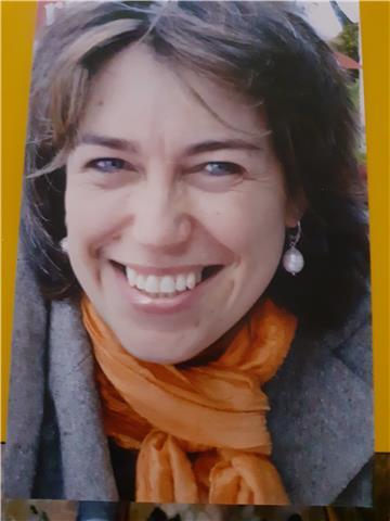 Impartisco lezioni di Inglese, al momento on line, ma presenziali a tutti i livelli. Sono traduttrice ed interprete (European grade: C1)