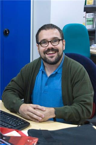 Maestro de educación primaria y filólogo ofrece clases de lengua española y literatura online y presencial