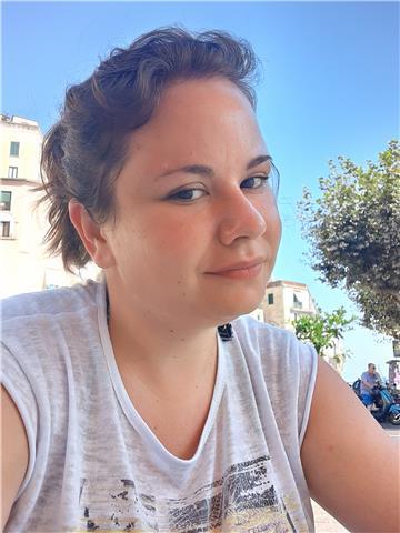 Laureata in Chimica e Tecnologia Farmaceutica offre lezioni di Matematica, Fisica, Biologia e Chimica