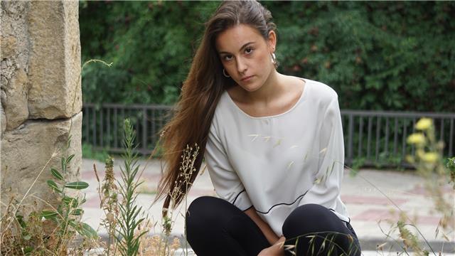 Doy clases de inglés por ser este idioma mi pasión y para poder transmitir mi interés por el