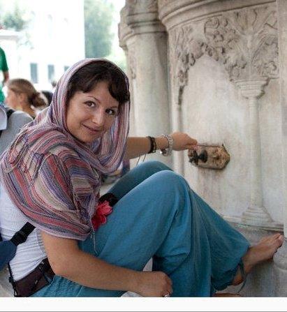 Laureata in beni culturali (Lettere e Filosofia) con master conseguito nel Regno Unito