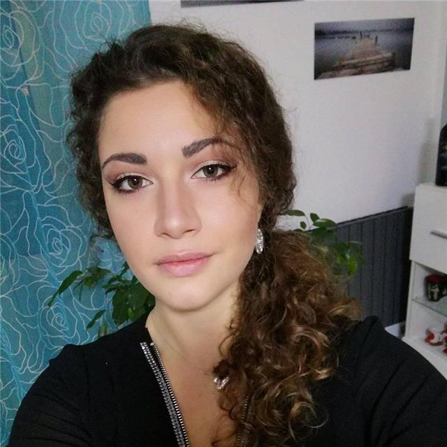 Ragazza diplomata in ragioneria disponibile per ripetizioni per bambini e ragazzi. Materie: italiano, storia, geografia, scienze, matematica, inglese (certificati linguistici KET, PET)