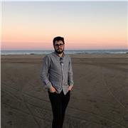 Profesor de español nativo con alto dominio de ingles. 

Ofrezco clases de español personalizadas online