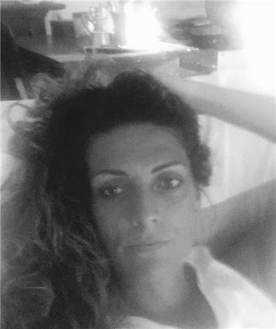 Laureanda in interpretariato e comunicazione , bilingue inglese italiano , impartisce lezioni private di inglese a milano. Conversazioni per adulti e bambini