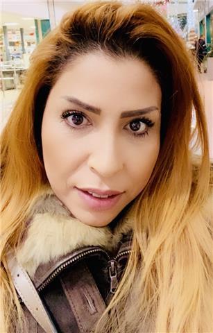 Sono di madre lingua francese, ho fatto dei studi universitari giornalismo, abito a jesolo