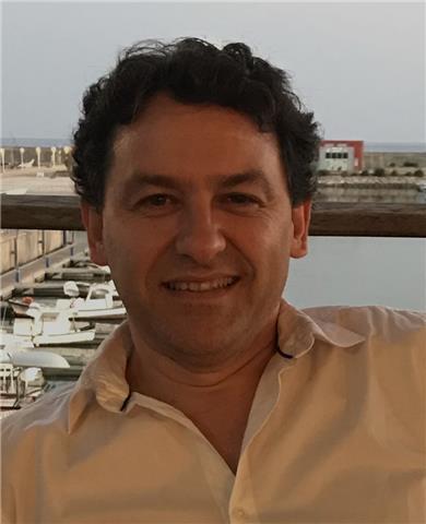 Profesional con alto nivel de Inglés hablado y escrito, y con gran experiencia a nivel de conversación a nivel coloquial y profesional en comercio exterior