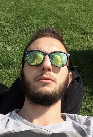 studente di ingegneria meccanica offre lezioni private per studenti delle medie e superiori