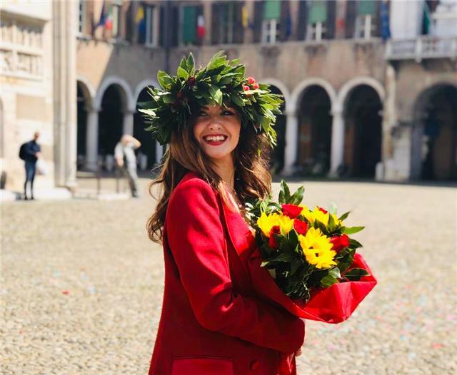 Neolaureata magistrale in lingue con livello avanzato impartisce lezioni di inglese e spagnolo per studenti di elementari, medie e superiori