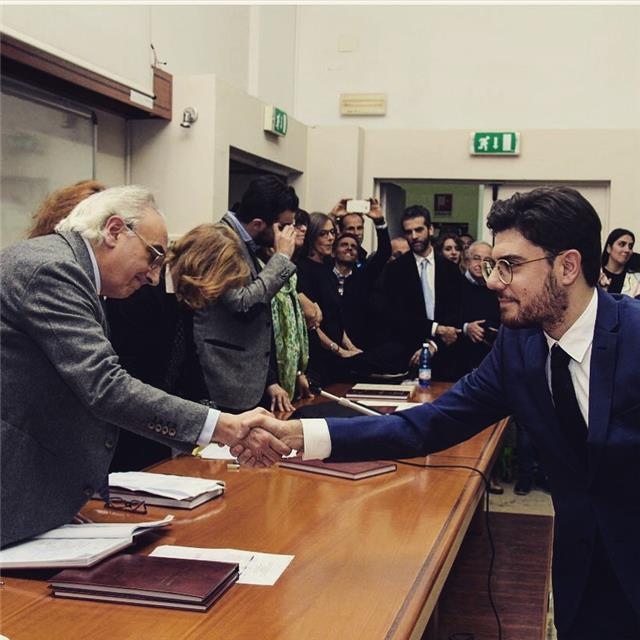 Docente di Latino, Italiano e Storia, offre ripetizioni a studenti di ogni ordine e grado