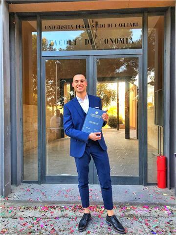 Laureato in Economia Aziendale impartisce ripetizioni per tutti gli studenti delle superiori e per il corso di laurea triennale