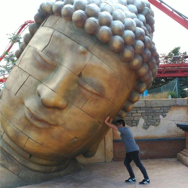 Doy clases de historia, castellano, catalan, entre otras asignaturas a niveles de eso y primaria