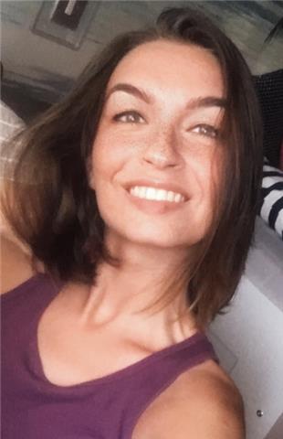 Diplomata al liceo linguistico con 97 , in possesso di certificazione Delf B2 e diploma di Baccalauréat Esabac. Attualmente studentessa all’università