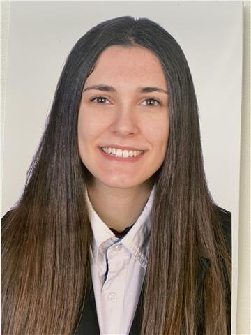 Alumna de universidad da clases de matemáticas online