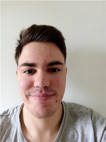 Studente di economia offre lezioni private di matematica e fisica ai ragazzi del liceo e medie