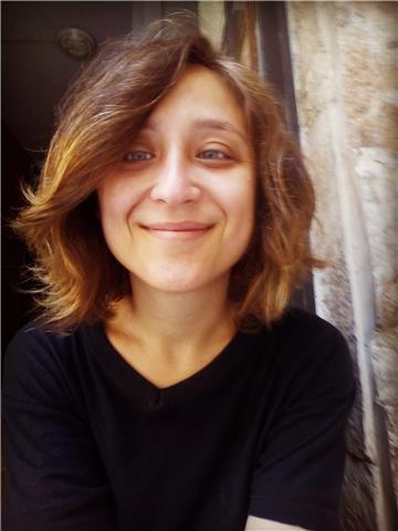 Docente di italiano impartisce lezioni di letteratura e lingua italiana, letteratura latina, storia, storia dell' arte