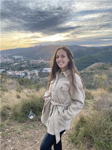 Soy una educadora infantil dispuesta a dar clases escolares a niños y niñas, tengo experiencia y titulación.
También estoy dispuesta de hacer de canguro de los niño/as