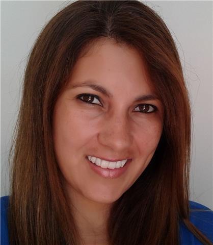 Soy profesora de inglés con más de 15 años de experiencia. preparo alumnos para los exámenes de cambridge b1 y b2 como así también clases de conversación oral para practicar speaking, vocabulario y gramática