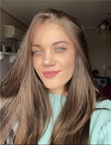 Estudiante de último grado de la carrera de psicología, con bachillerato de ciencias y capacidad para ayudar en cualquier materia