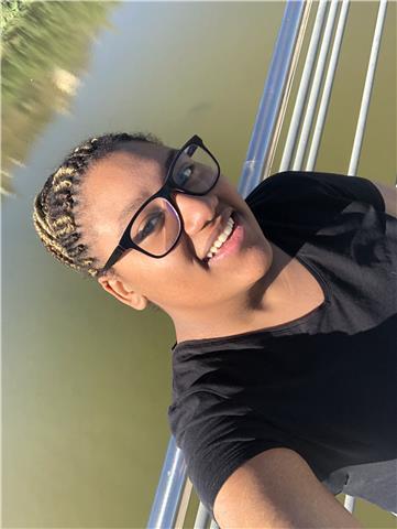 Profesora lengua simpática con ganas de enseñar nativa