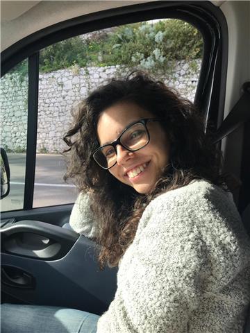 Studentessa universitaria per ripetizioni di inglese e aiuto compiti online