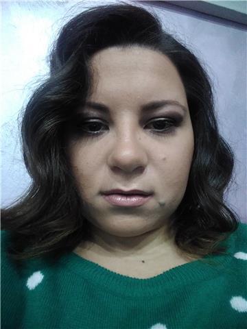 Ragazza disoccupata aiuta ragazzi per dopo scuola