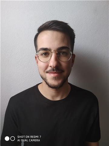 Neolaureato in Lingue con 110 e Lode, offre lezioni private di inglese, spagnolo e francese per tutti i livelli di studio!