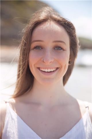 Estudiante universitaria de 4° de publicidad y relaciones públicas ofrece clases de refuerzo de lengua e inglés a niños/as de primaria