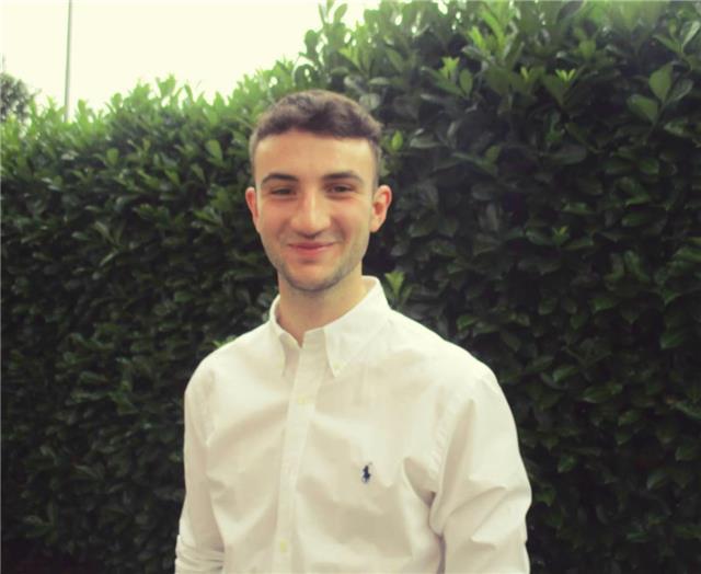 Laureando in Economia e Gestione Aziendale, con diploma Liceo Scientifico, impartisce ripetizioni di Matematica, Scienze e Inglese (madrelingua). Prevalentemente scuole elementari e medie