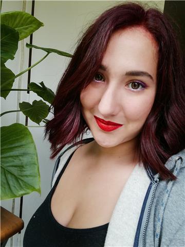 Bachelière littéraire de 22 ans, j'ai étudié la littérature et civilisation anglophone pendant 2 ans, et suis maintenant ma deuxième année de MANAA