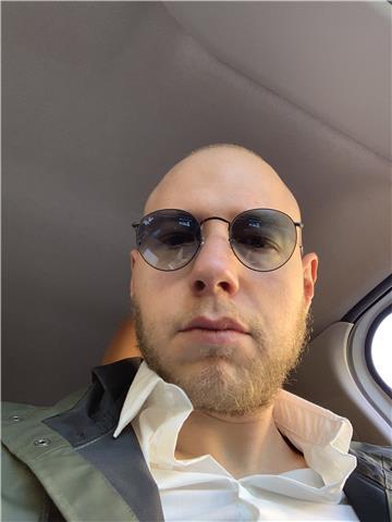 Sono laureato in giurisprudenza, con la passione per la lingua italiana, ed uno dei miei obiettivi è quello di entrare nel mondo della scuola! per imparare veramente, bisogna saper amare ciò che si studia