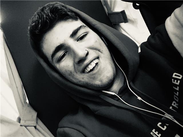 Doy clases particulares a personas de la eso en cualquier tipo de materia, preferiblemente en matemáticas. horario disponible: miércoles y viernes