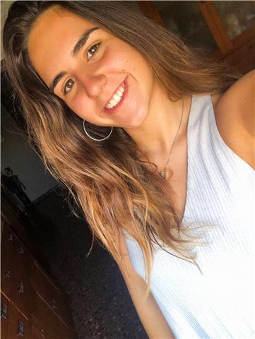 Profesora de inglés ofrece clases de repaso prácticas