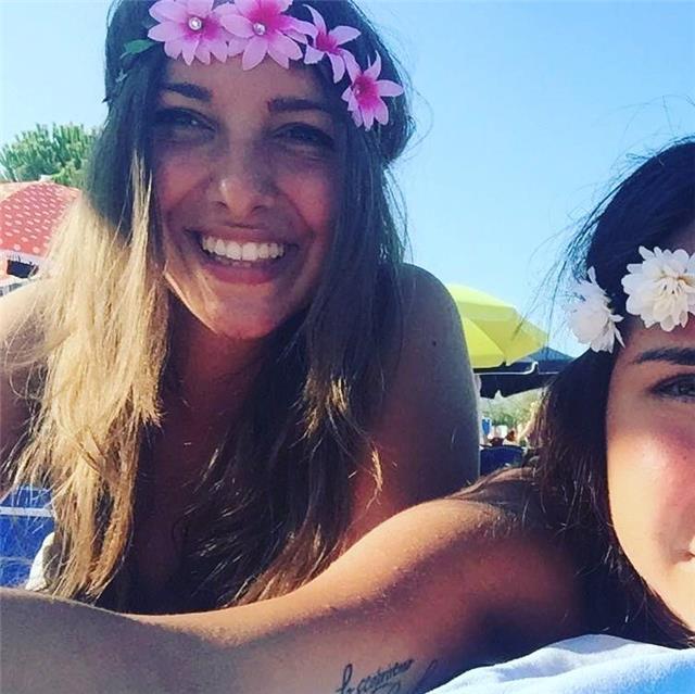 salve ,sono una ragazza che si sta laureando in lingua inglese e russa. sono a disposizione per chi volesse conoscere il mondo della lingua russa e approfondire la lingua inglese. grazie !