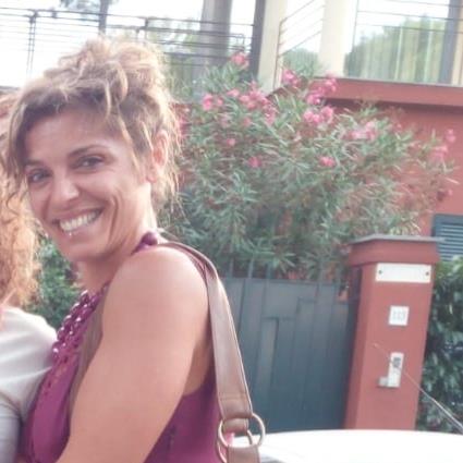 Laureata, con decennale esperienza lavorativa di monitoraggio e supporto scolastico per ragazzi delle scuole elementari e medie, impartisce lezioni private pluridisciplinari di recupero carenze e potenziamento didattico per le scuole primarie e secondarie