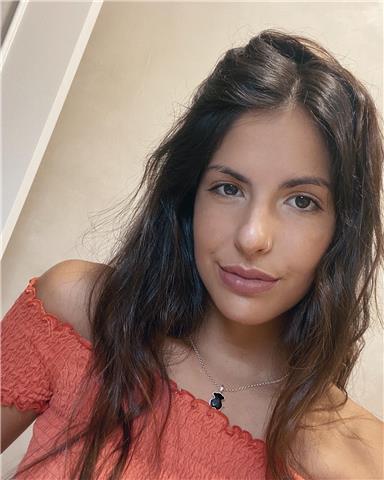 Hola soy belén cruz y tengo 20 años. he obtenido el título de bachiller, anatomía patológica y citodiagnóstico y soy estudiante del segundo curso de enfermería. además, tengo el b1 de francés. doy clases particulares para primaria y secundaria, además de 