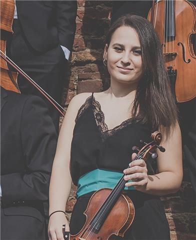 Licenciada en violín con máster de investigación e interpretación de violín solo. Clases de violín, piano iniciación y l.musical (PRESENCIAL Y ONLINE)