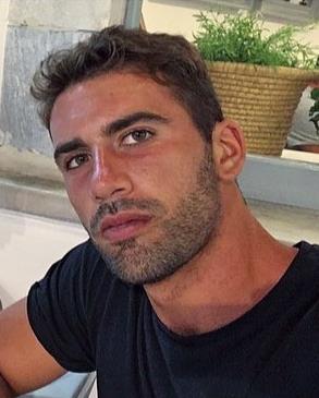 Giovane ragazzo laureato in storia dell'arte si propone come insegnante per ripetizioni e sostegno nello studio di materie umanistiche (storia dell'arte, italiano, storia, geografia, latino)