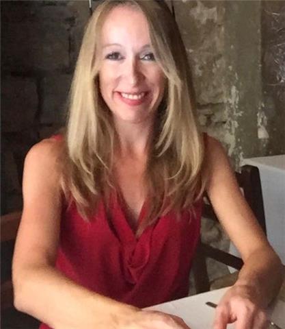 Profesora de inglés nativa licenciada en idiomas y con más de doce años de experiencia