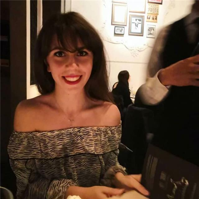 Studentessa laureata in lingue ( attestato C1 di inglese) offre ripetizioni di lingua inglese, ma anche altre materie ( matematica e fisica fino al 2 superiore). 
Sono disponibile sia a Brindisi e provincia, che nella zona di Noci/ Alberobello