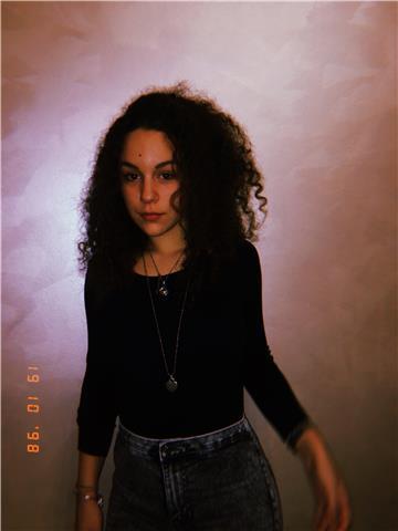 Studentessa diplomata al liceo classico con 93/100, attualmente iscritta all’università offre ripetizioni di latino per tutti i livelli online