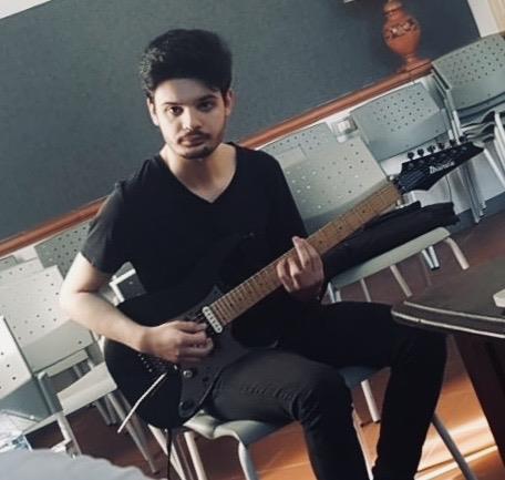 Chitarrista offre lezioni di chitarra elettrica/acustica