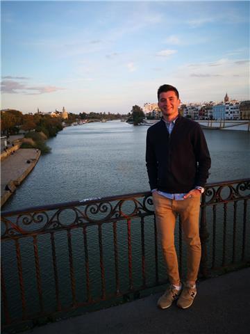 Estudiante universitario de economía ofrece clases particulares de matemáticas y economía para niños y adolescentes en alicante (villajoyosa)