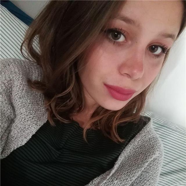 Laureata in lettere moderne alla Sapienza Università di Roma impartisce lezioni