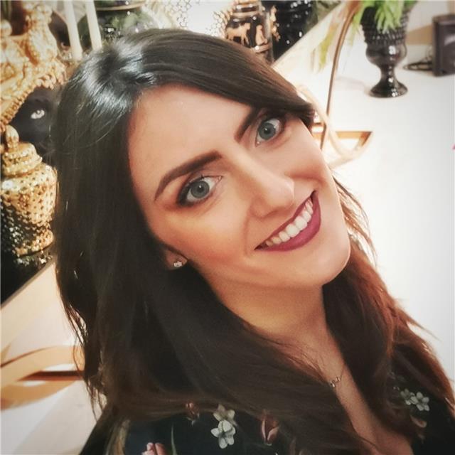 Ho una laurea in Chimica e Tecnologia Farmaceutiche ed un master di II livello in  Governance de Trial Clinico . Il mio percorso formativo e gli obbiettivi raggiunti sono una conferma di tale passione. 
Sono disponibile e lieta di poter essere di aiuto a 