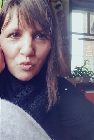 Insritutrice primaire donne cours dans toutes les années primaire en math et français