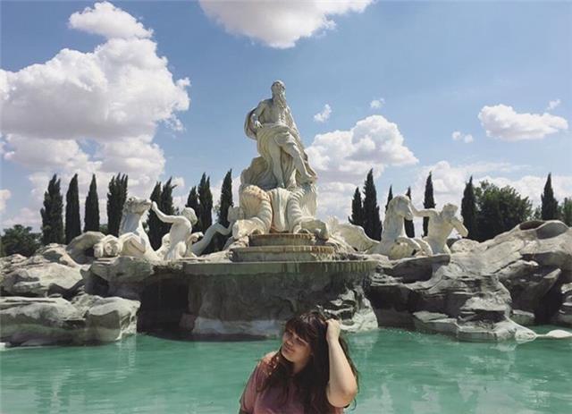 Estudiante universitaria ofrece clases particulares de economía para niveles de eso y bachillerato