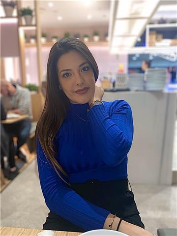 Doy clases de repaso para primaria, secundaria y clases de preparación de exámanes de b1 y b2.
cualquier duda, podéis consultar conmigo